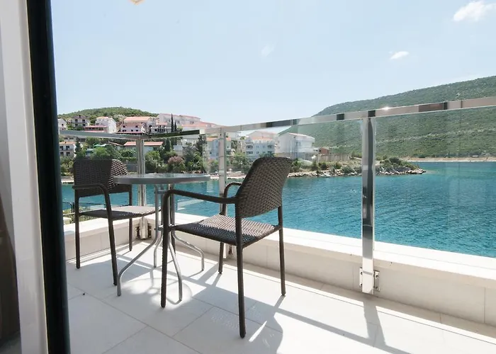 Luce アパート ネウム