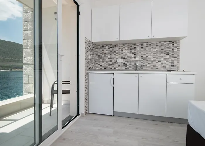 Luce アパート ネウム