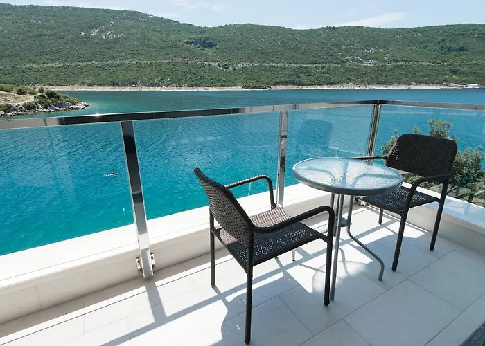 Luce アパート ネウム